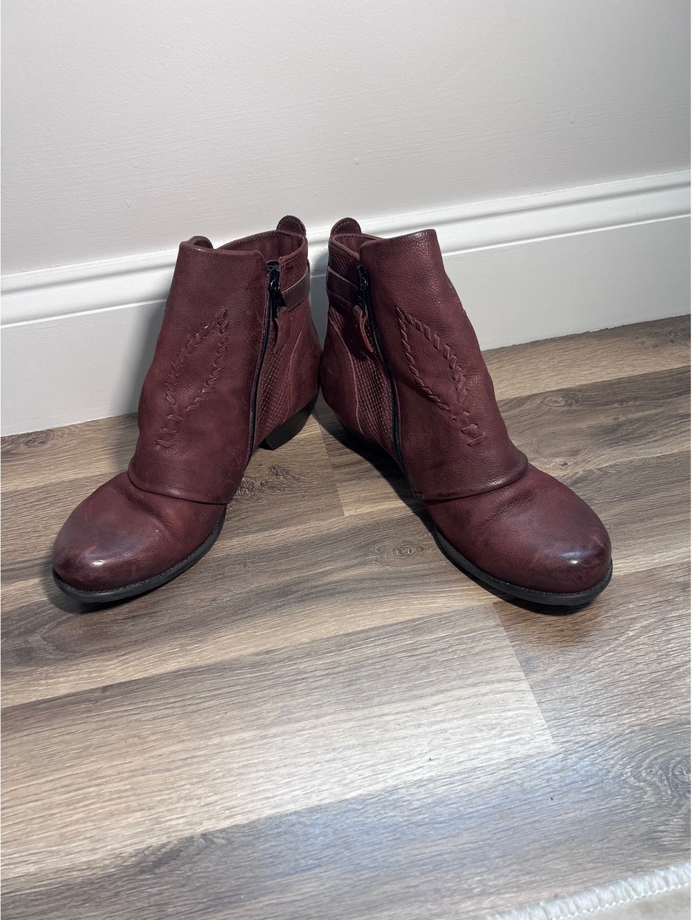 Miz Mooz burgundy leather ankle boots women's size 8 (39)